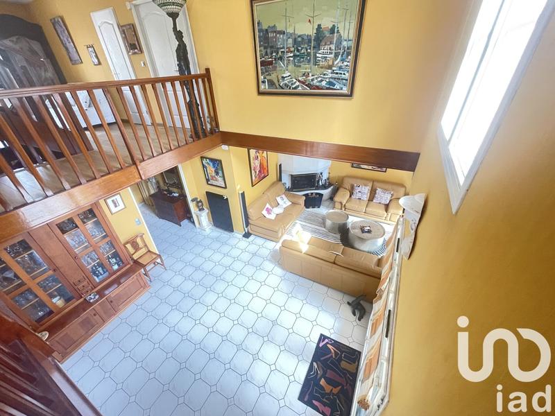 Maison - 213 m² - 8 pièces