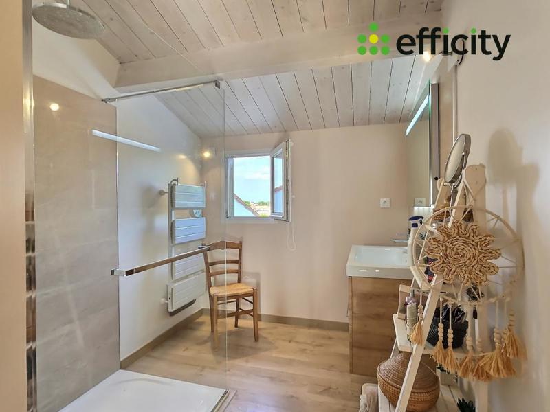 Maison - 234 m² - 6 pièces