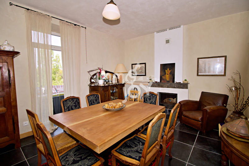 Maison - 305 m² - 11 pièces