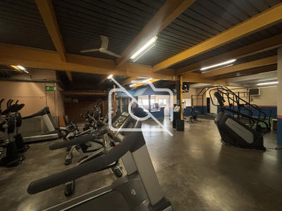 Entrepôt - 1 200 m²