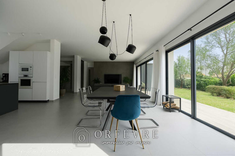 Maison - 200 m² - 8 pièces