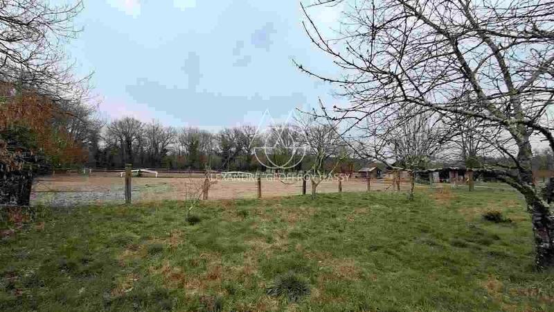 Corps de ferme - 600 m² - 15 pièces