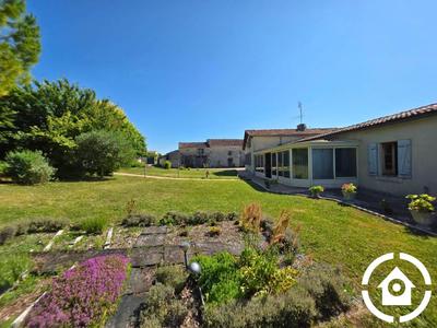 Maison ancienne - 273 m² - 9 pièces