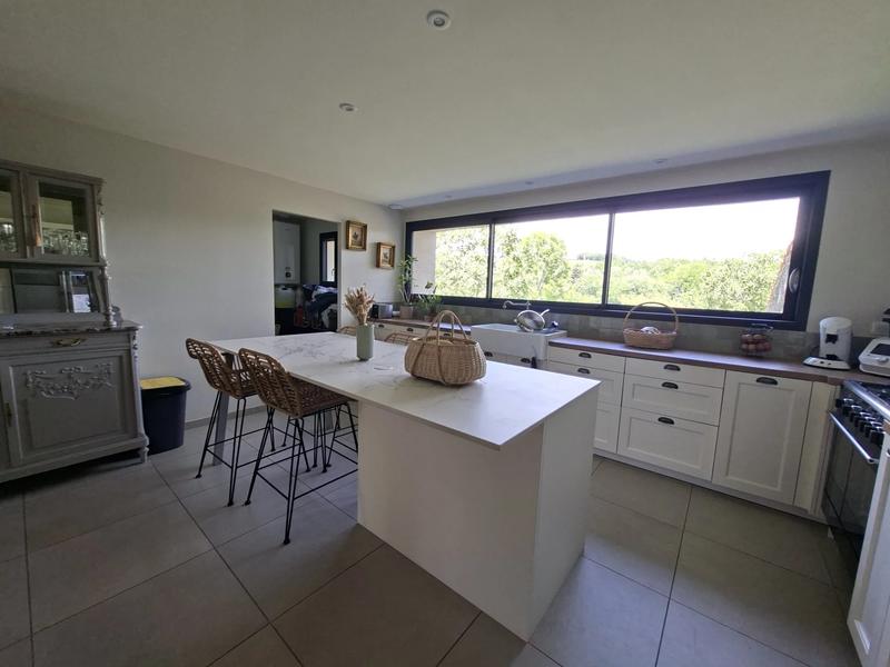 Propriété - 331 m²