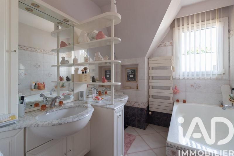 Maison - 238 m² - 10 pièces