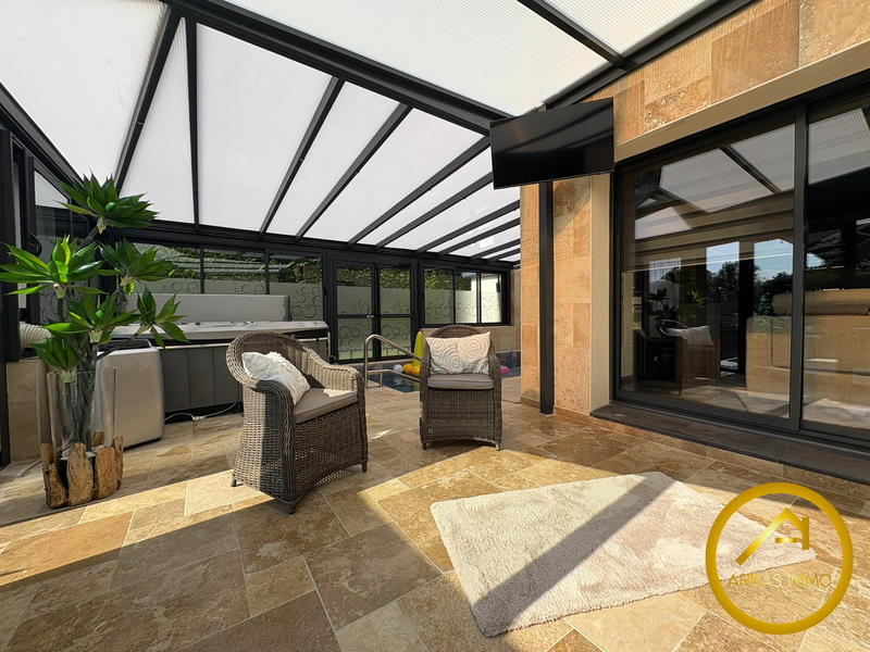 Maison - 208 m² - 8 pièces