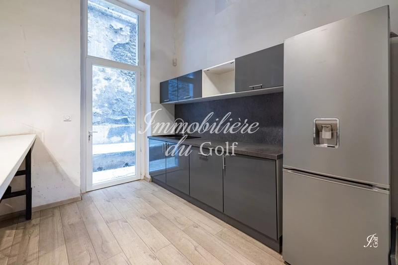 Local commercial - 102 m² - 4 pièces