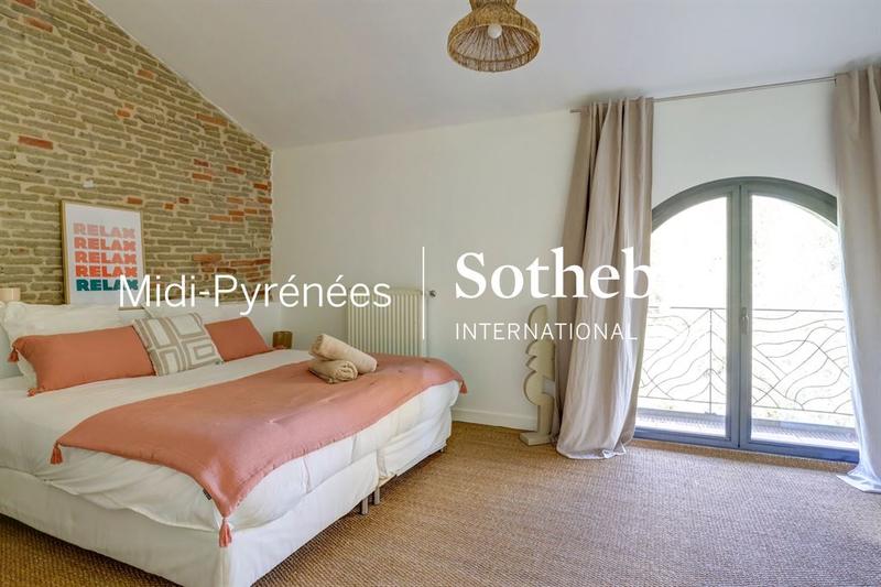 Maison - 560 m² - 12 pièces