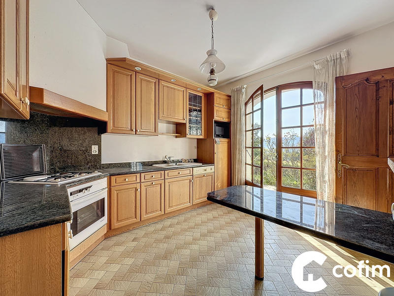 Maison - 260 m² - 7 pièces