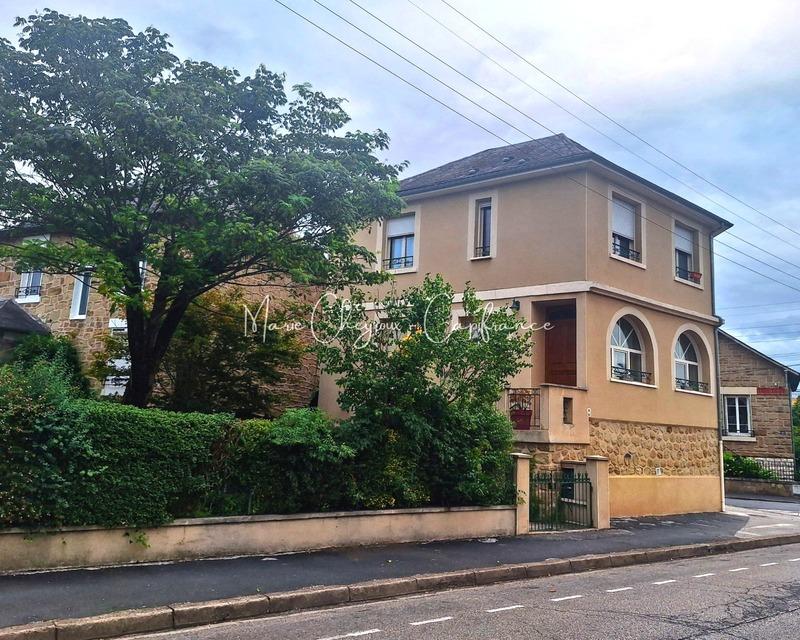 Immeuble - 141 m² - 7 pièces