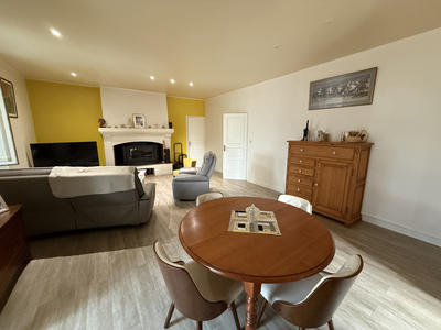 Maison - 214 m² - 7 pièces