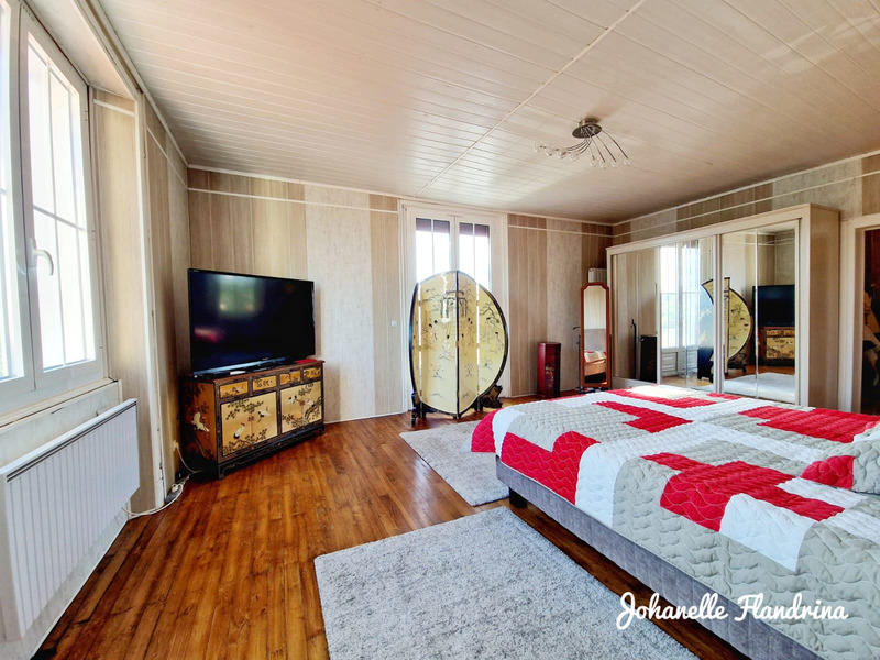 Maison - 420 m² - 8 pièces