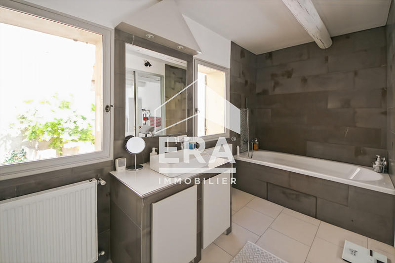 Maison - 220 m² - 8 pièces