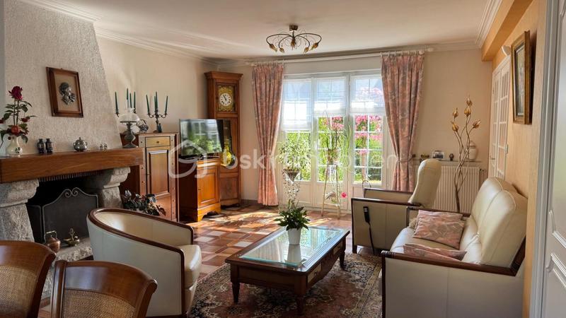 Maison traditionnelle - 136 m² - 8 pièces