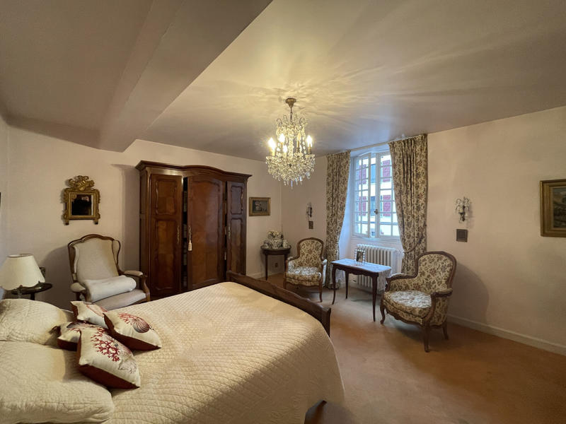 Maison - 420 m² - 15 pièces