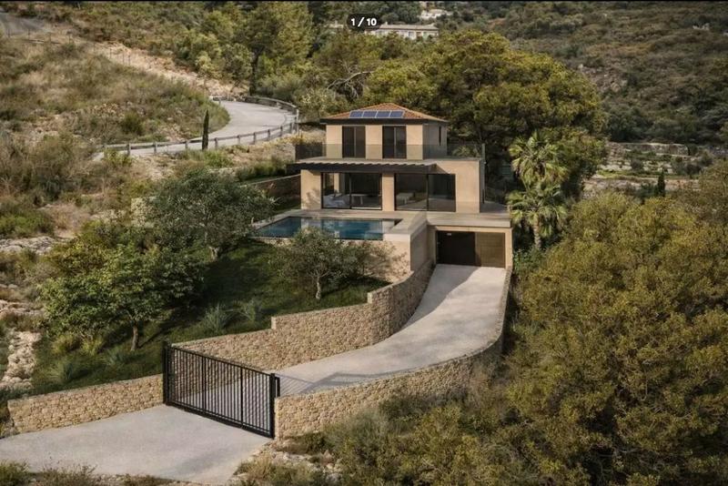 Terrain constructible - 1 040 m²