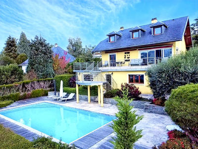 Villa - 217 m² - 8 pièces