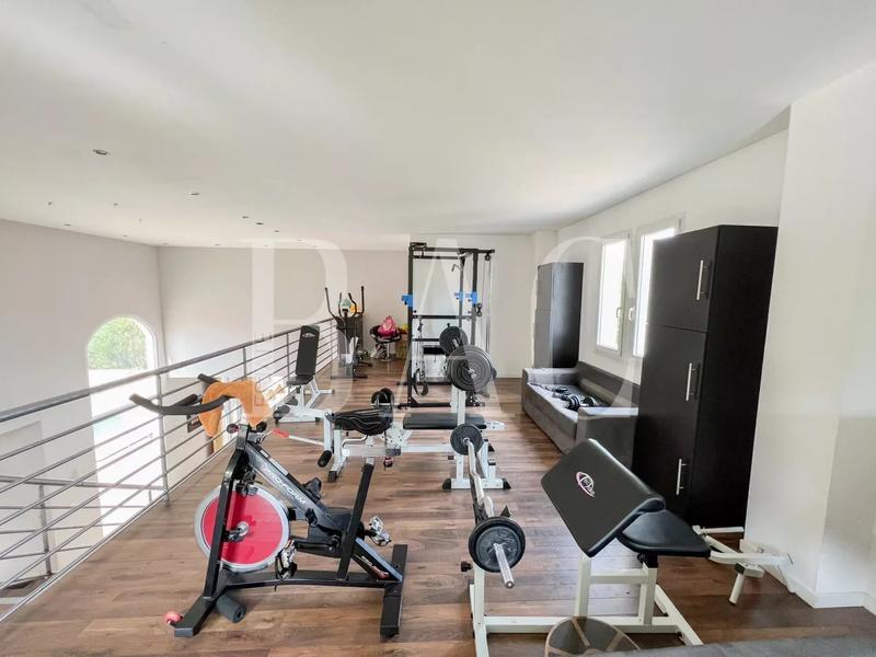 Villa - 310 m² - 8 pièces