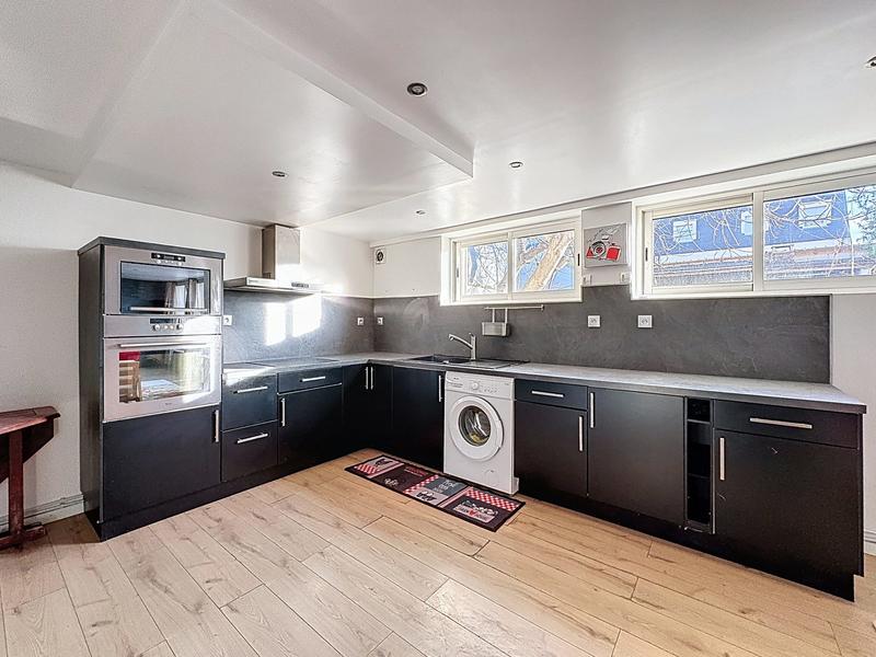 Maison - 220 m² - 7 pièces