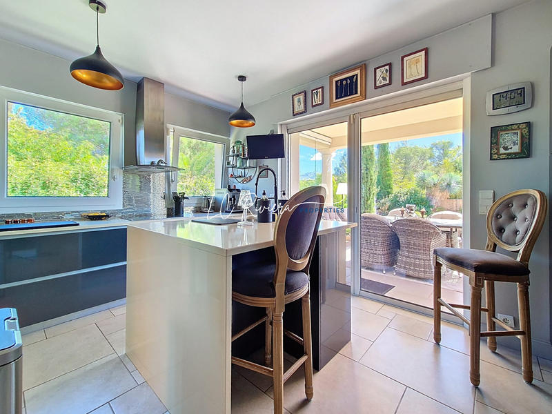 Villa - 180 m² - 6 pièces