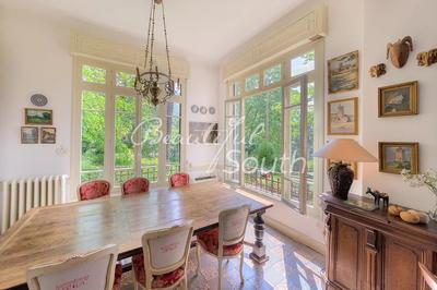 Propriété - 330 m² - 15 pièces