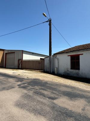 Local d'activité / Entrepôt - 300 m² - 4 pièces