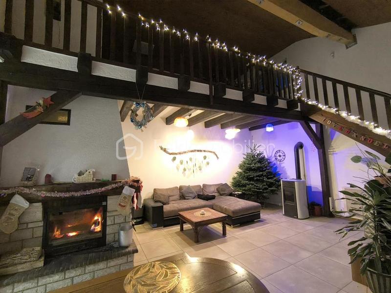 Maison traditionnelle - 290 m² - 9 pièces