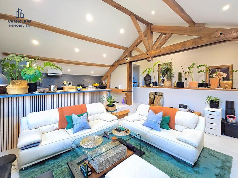 Villa - 258 m² - 9 pièces