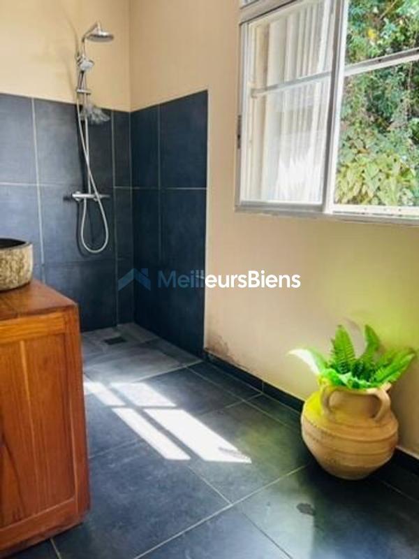 Maison - 230 m² - 9 pièces