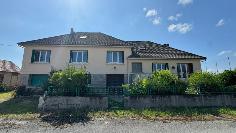 Maison - 235 m² - 10 pièces