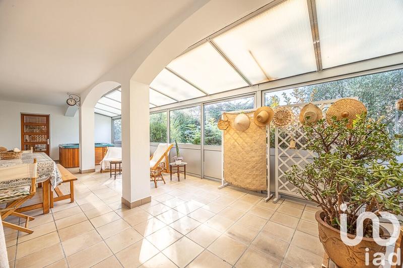 Maison - 242 m² - 7 pièces