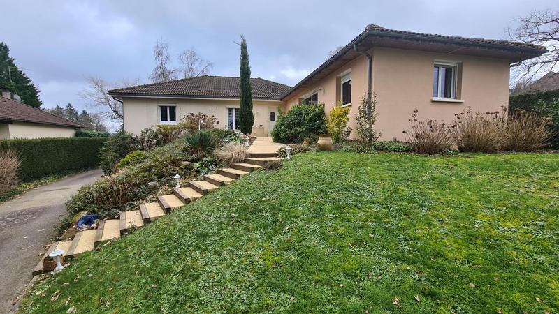 Maison - 202 m² - 7 pièces