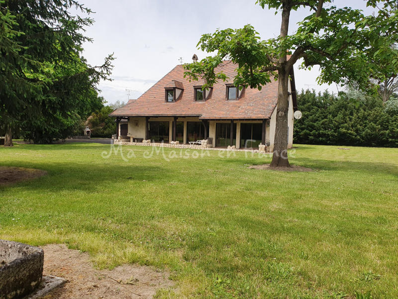 Maison - 300 m² - 11 pièces