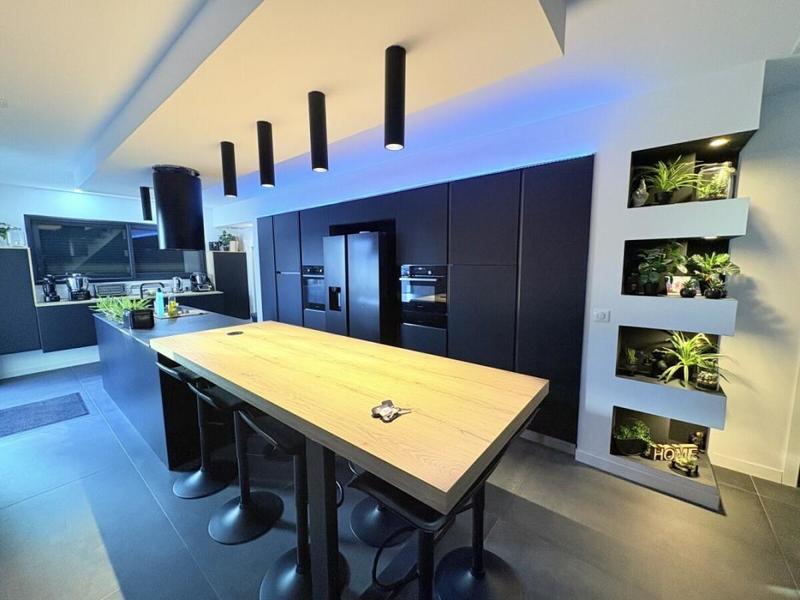 Maison - 220 m² - 6 pièces