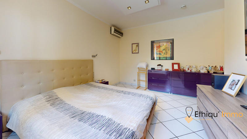 Maison - 390 m² - 20 pièces