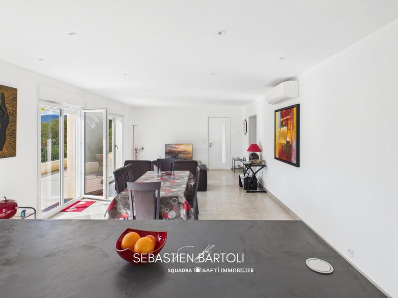 Maison - 208 m² - 4 pièces