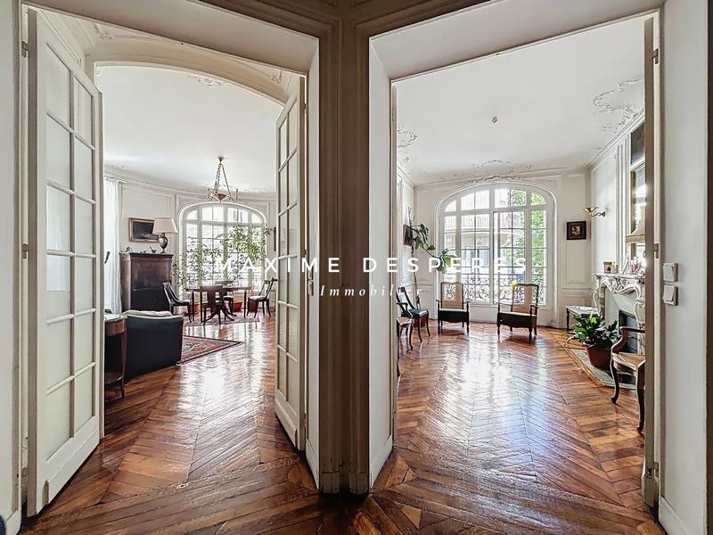 Appartement - 196 m² - 7 pièces