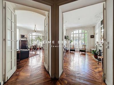 Appartement - 196 m² - 7 pièces