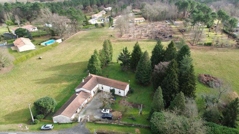 Maison - 247 m² - 7 pièces