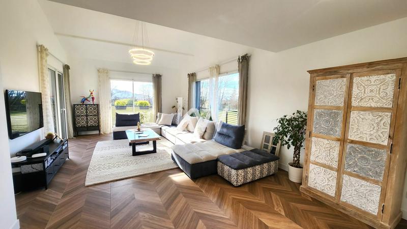 Villa - 437 m² - 13 pièces