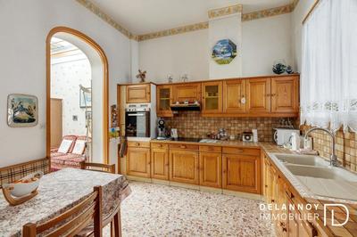 Demeure - 180 m² - 5 pièces