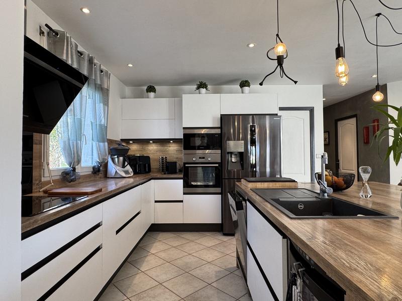 Maison - 200 m² - 7 pièces