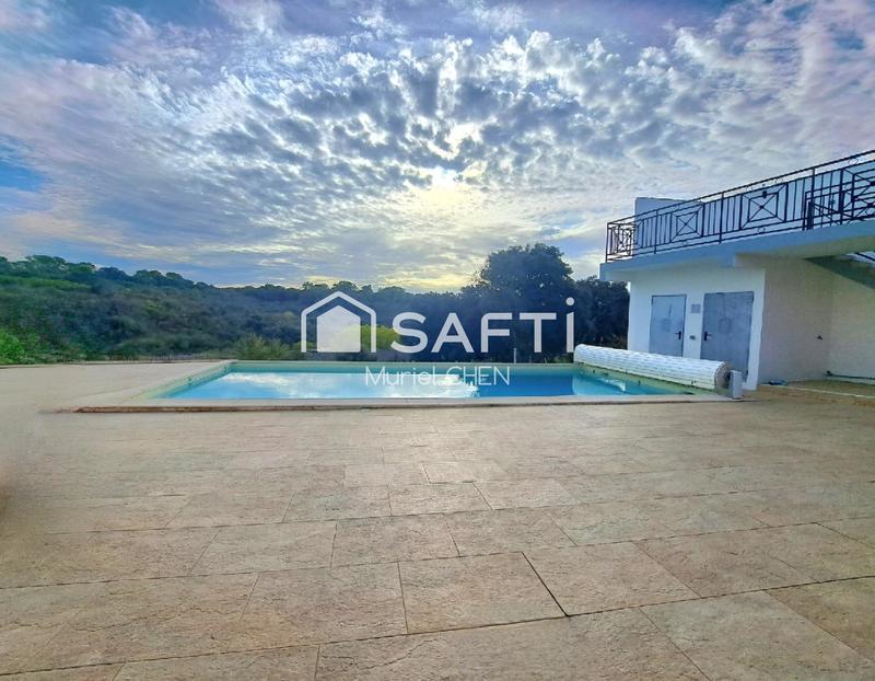 Villa - 321 m² - 10 pièces