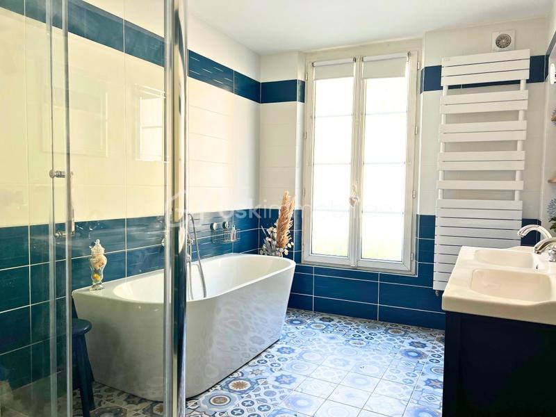 Propriété - 270 m² - 11 pièces