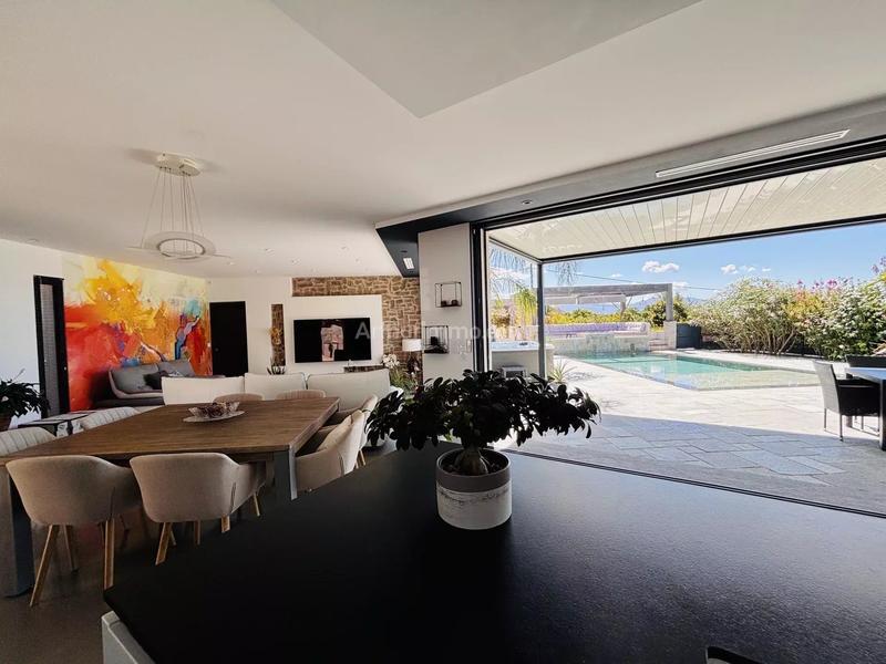 Maison - 143 m² - 5 pièces