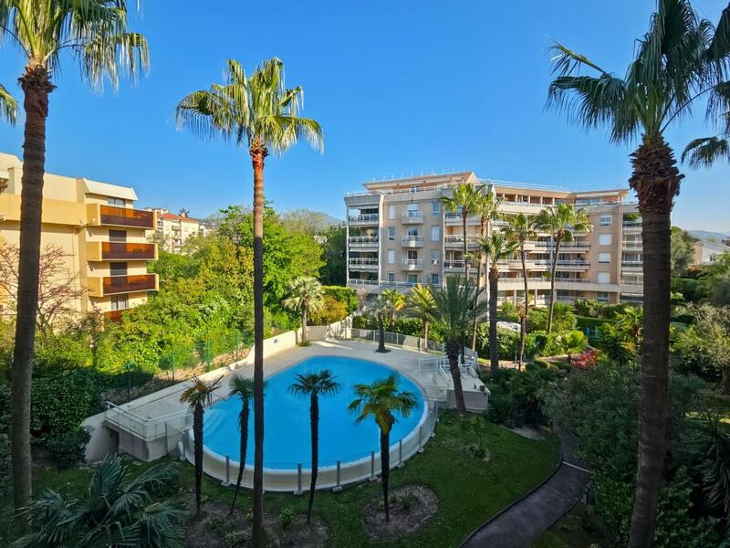 Appartement - 111 m² - 4 pièces