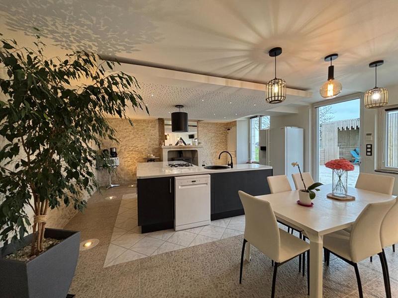 Maison - 160 m² - 7 pièces