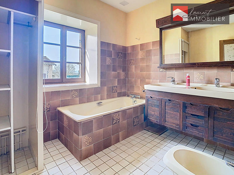 Maison - 234 m² - 7 pièces