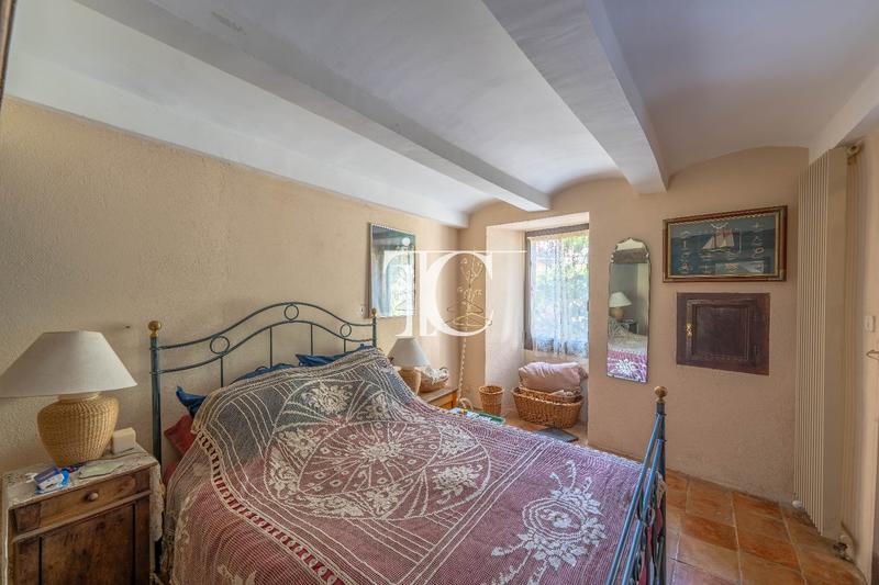 Maison - 350 m² - 11 pièces