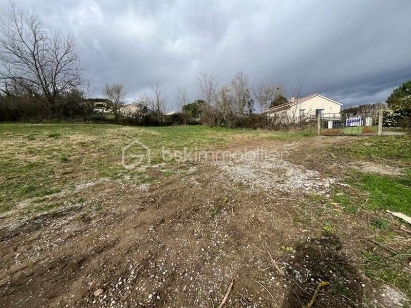 Terrain - 1 800 m²